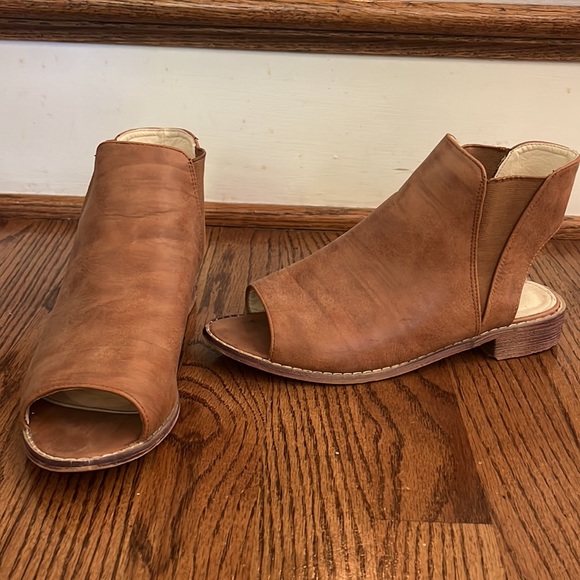 Open toe booties - Picture 3 of 7